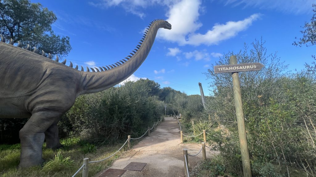 Riesige Dinosaurier auf Mallorca