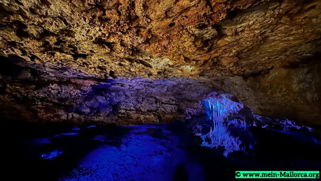 Hams Caves mit unterirdischem See