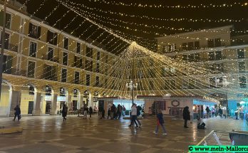 Plaça Major mit weihnachtlicher Beleuchtung
