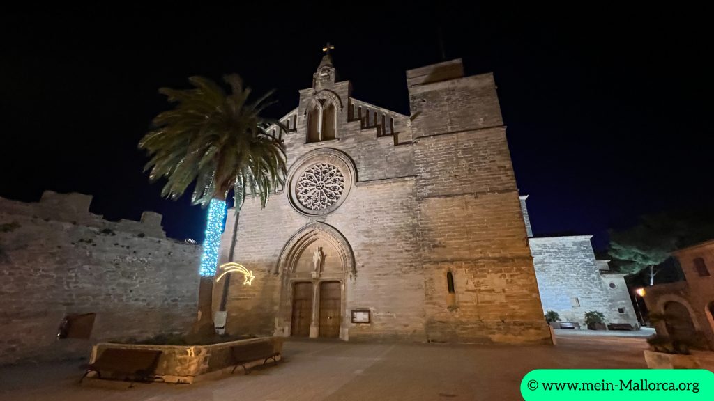 Sant Jaume Kirche in Alcudia bei Nacht