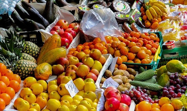 frisches Obst auf dem Wochenmarkt in Inca