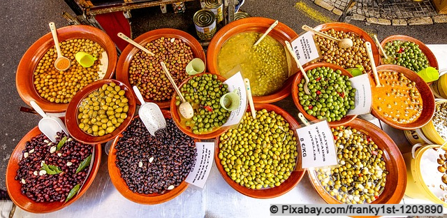 Oliven auf einem Wochenmarkt