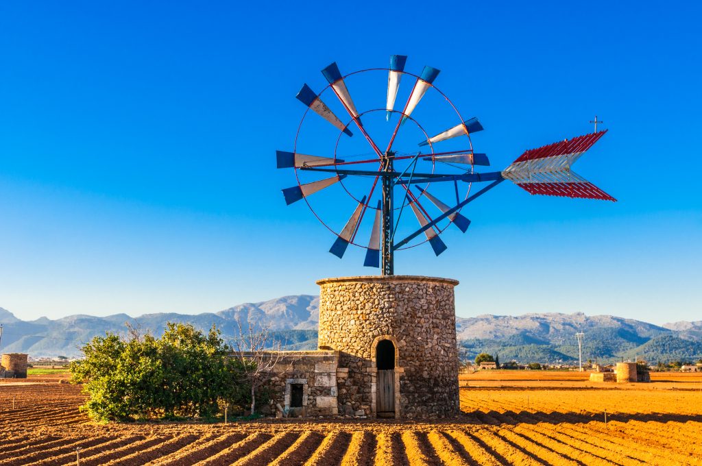 Traditionelle Windmühle auf Mallorca - Bildnachweis: doescher Stock-Datei-ID: 623291286 – Lizenz vom: 30.06.2025