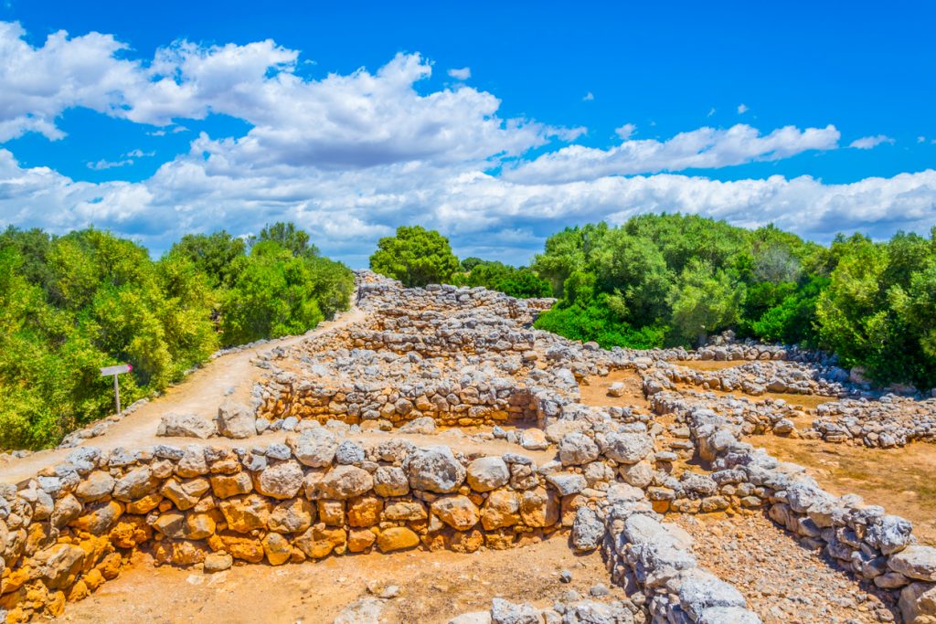 Steinruinen der Talayot-Siedlung Capocorb Vell in der Nähe von Llucmajor auf Mallorca.