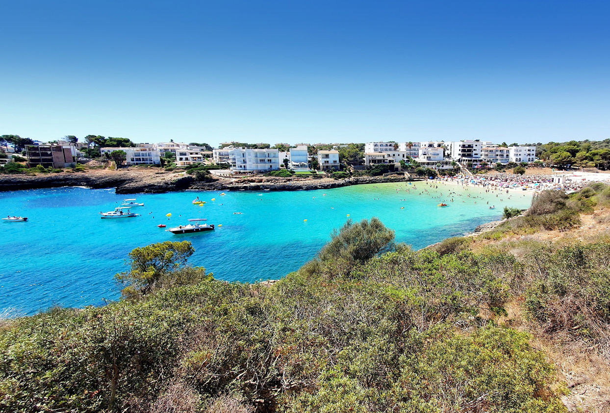 Cala Marçal auf Mallorca – feiner Sand, klares Wasser & kurze Wege bei Portocolom