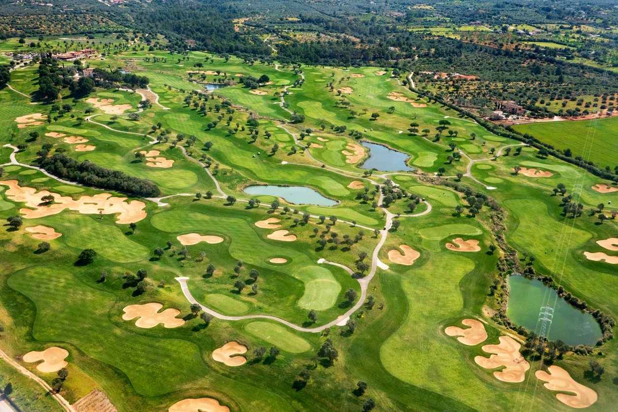 Golfen auf Mallorca – die schönsten Plätze, Tipps und Ausflugsziele rundherum