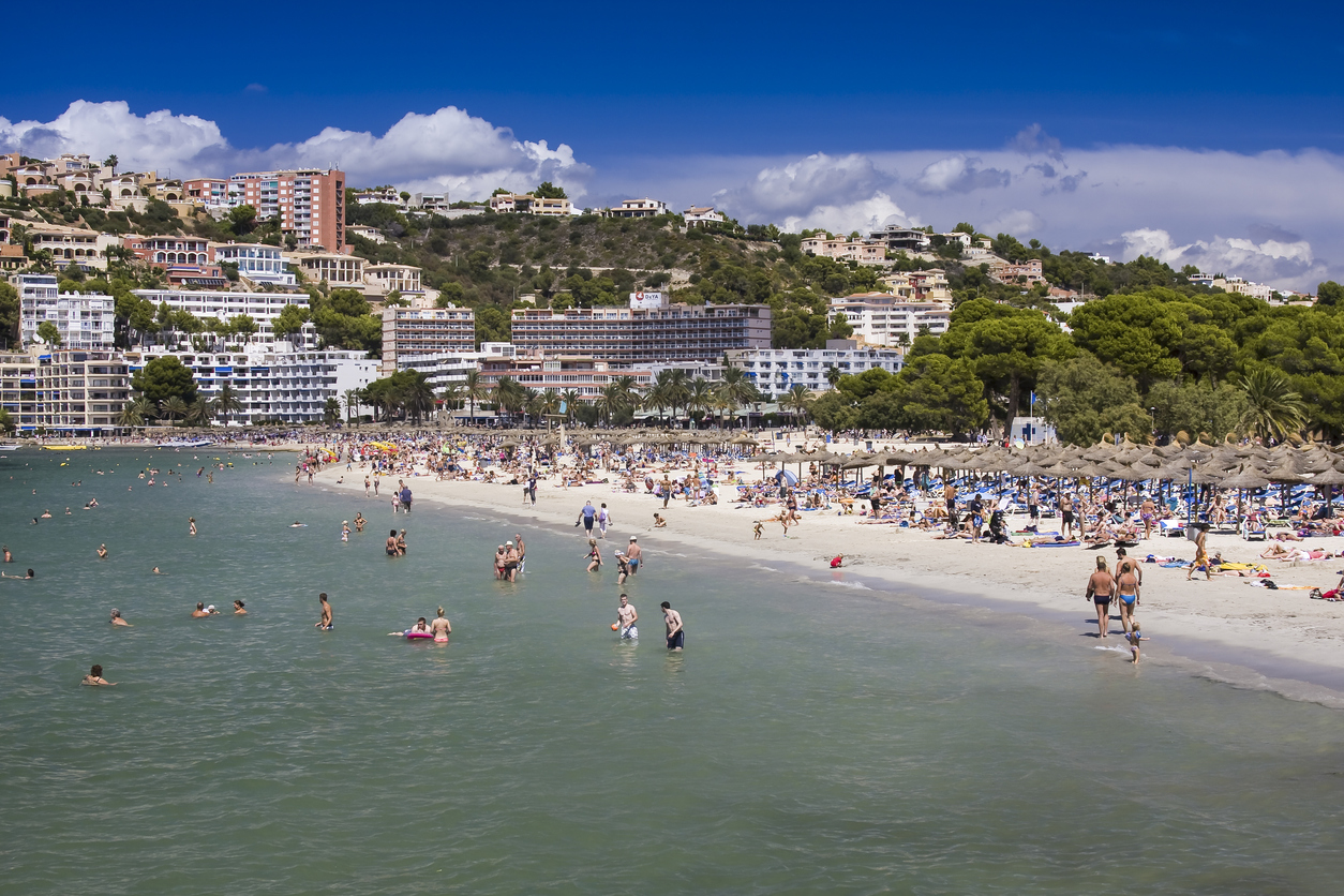 Santa Ponsa – vielseitiger Urlaubsort mit Stränden, Geschichte und lebendiger Atmosphäre