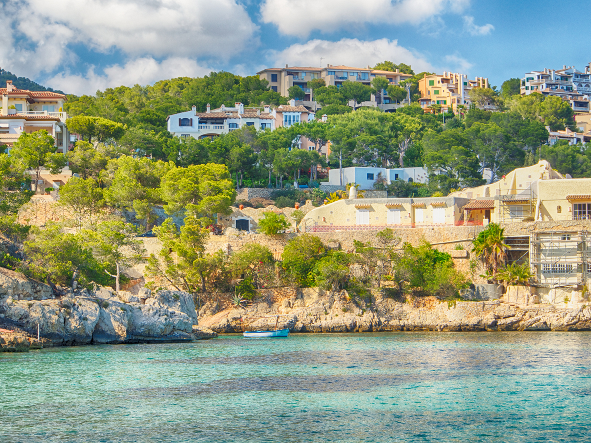 Cala Fornells – kleine Badebucht, mediterraner Charme und viel Ruhe in Peguera-Nähe
