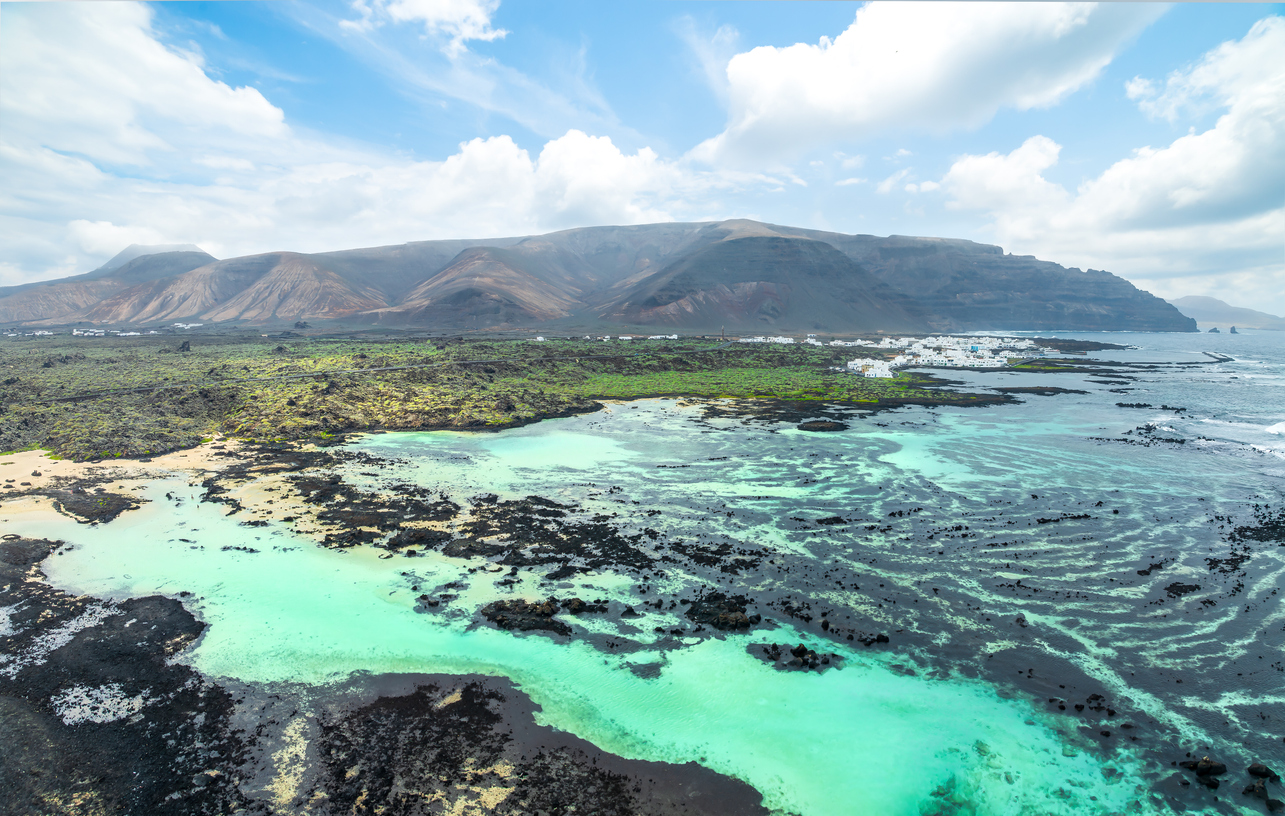 Die 4 schönsten Strände auf Lanzarote – Anreise, Infrastruktur & Saison-Tipps