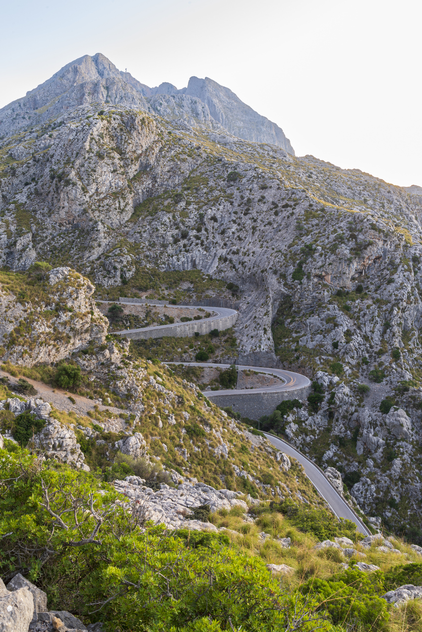 Mallorcas Tramuntana Gebirge: Inselrat plant Sanierung der Serpentinen