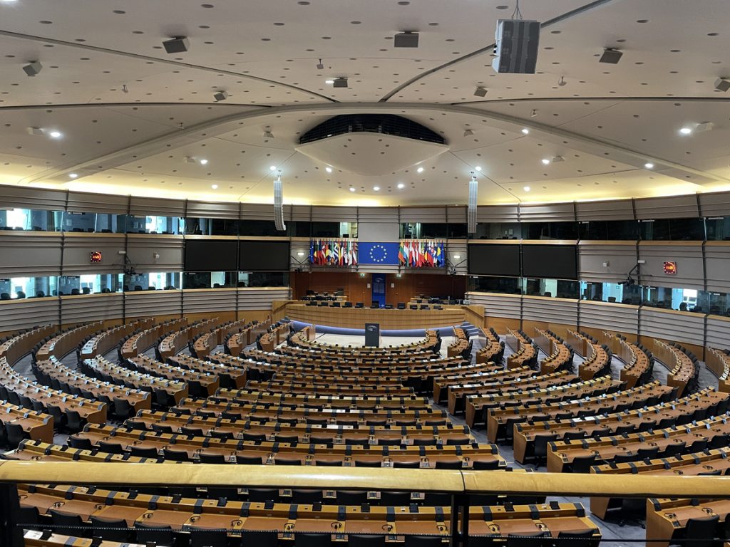 Großer Sitzungssaal des Europäischen Parlaments in Brüssel.