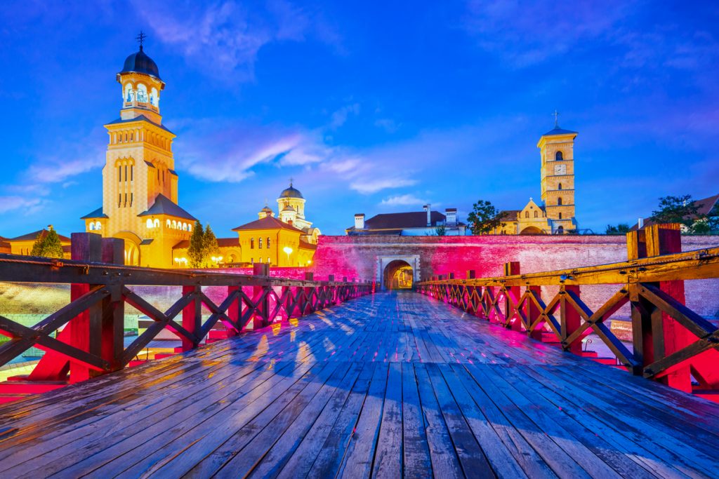 Stimmungsvolle Holzbrücke zur Zitadelle