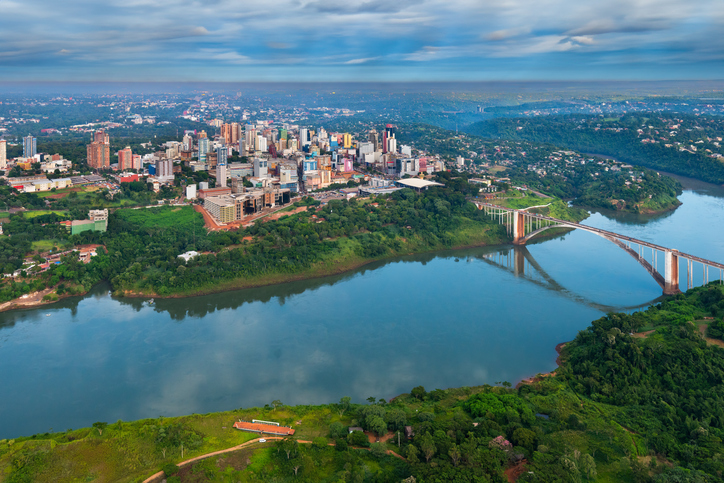 Das historische Nationalpantheon der Helden in Asunción, Paraguay, bei strahlendem Sonnenschein