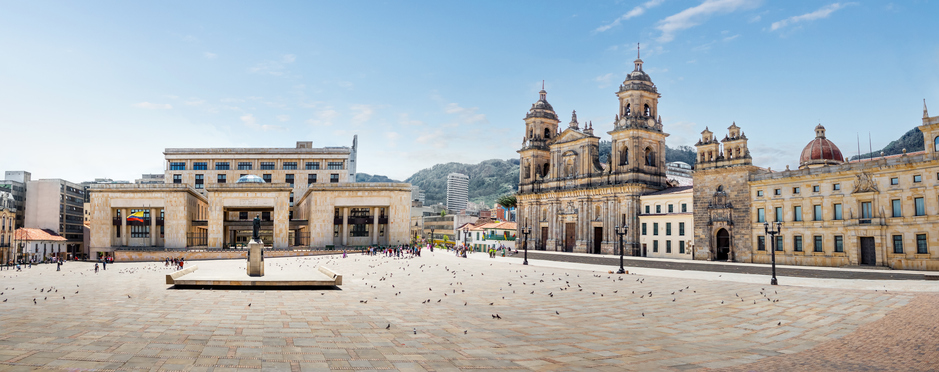 Plaza de Bolívar mit Kathedrale und historischen Gebäuden in Bogotá