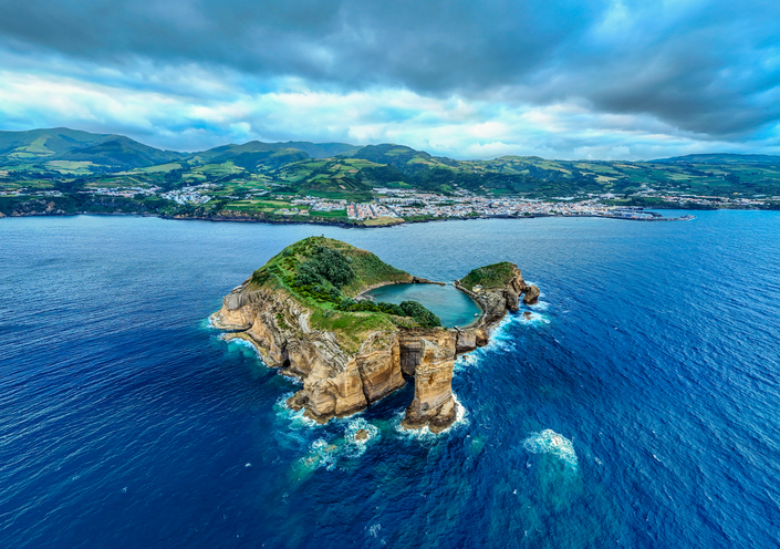 Vulkaninsel Ilhéu de Vila Franca do Campo vor São Miguel auf den Azoren