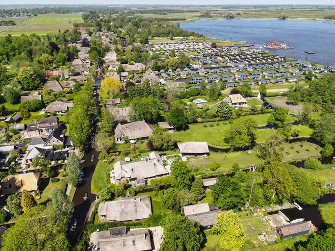 Giethoorn: Grachten, Reetdächer und Dorfidylle ohne große Straßen